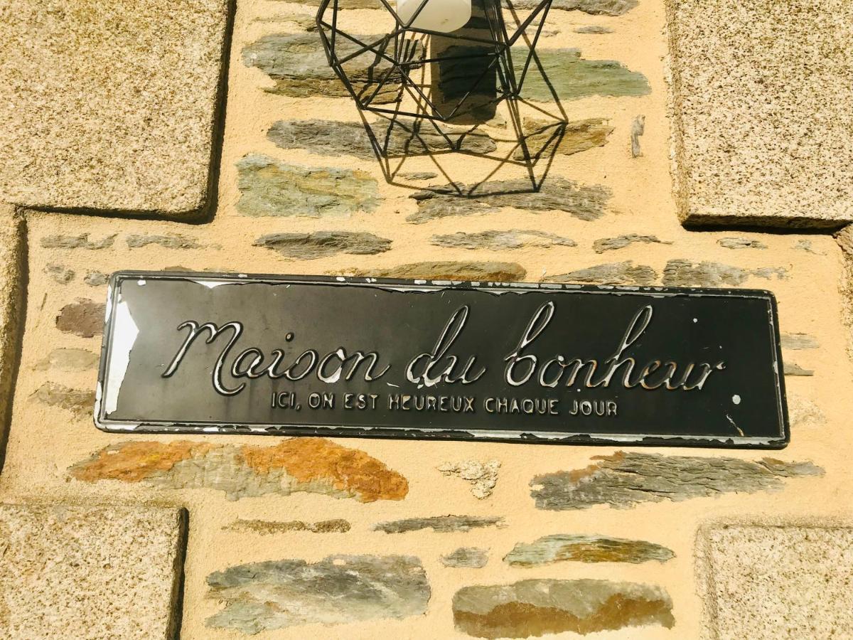 Au Petit Bonheur De Claire Et Jo Bed & Breakfast La Chapelle-Caro Exterior photo